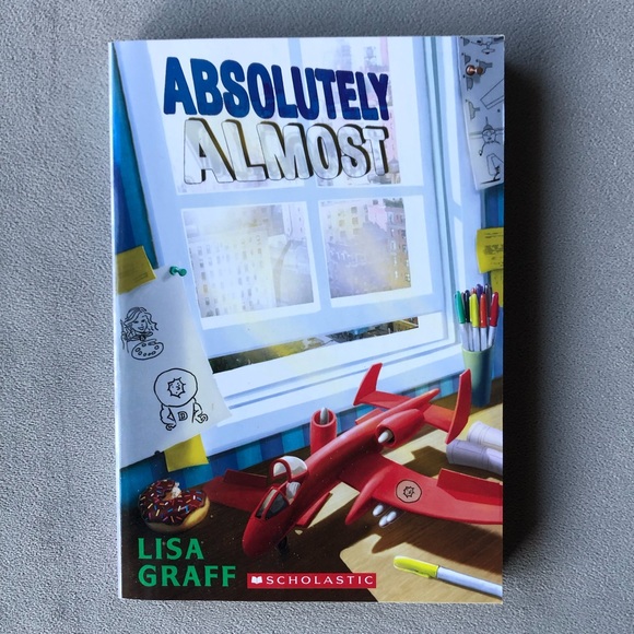 Set of 2 ~ Junior Novels ~ Absolutely Almost & Raymie Nightingale - Picture 2 of 8